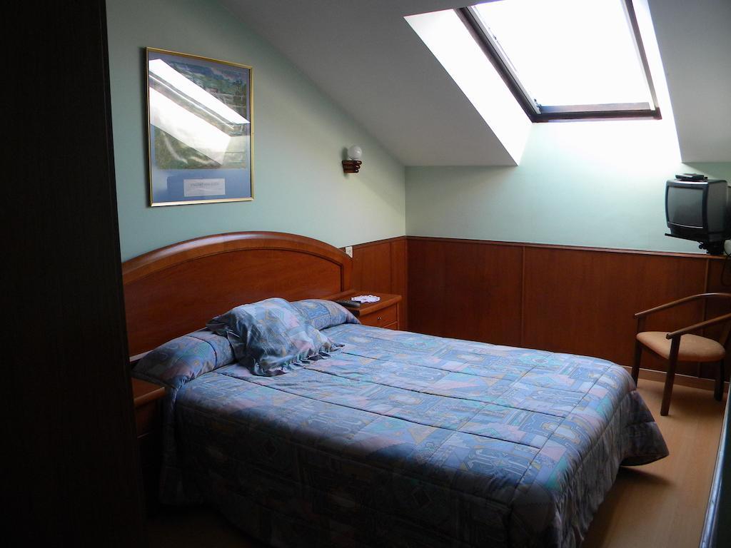 Hotel Solymar Bricia Quarto foto