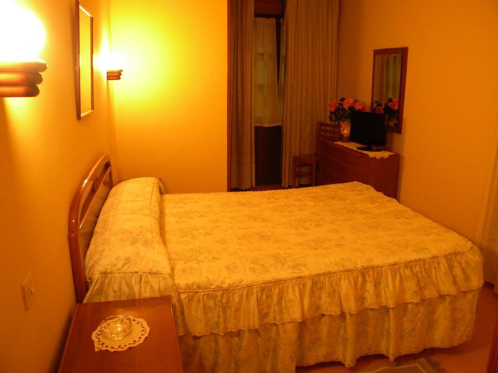 Hotel Solymar Bricia Quarto foto