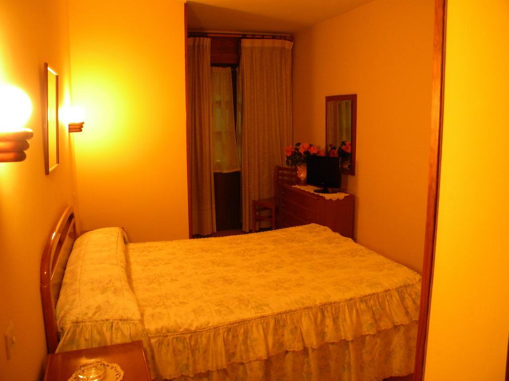 Hotel Solymar Bricia Quarto foto