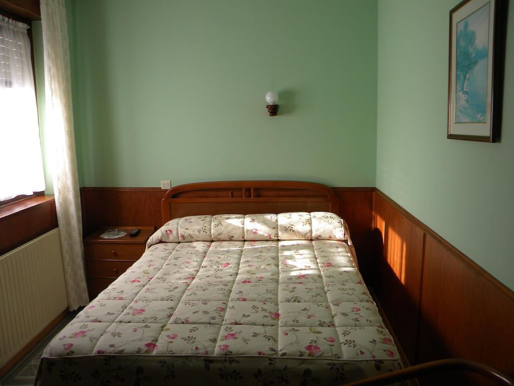 Hotel Solymar Bricia Quarto foto