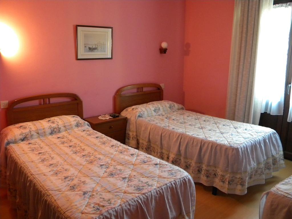 Hotel Solymar Bricia Quarto foto